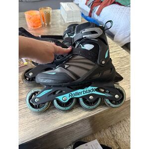 Rollerblade Women’s Zetrablade In-line Skates Black & blue sz 7